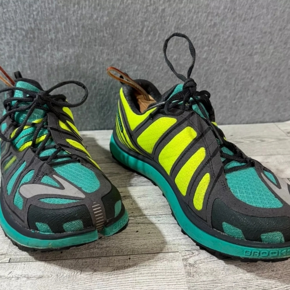 Womens Size 10.5 Brooks 20.00